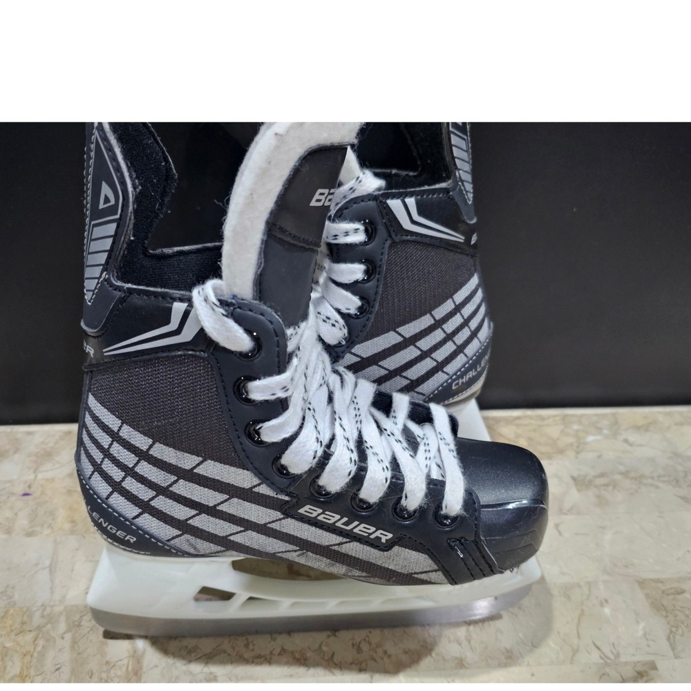 Bauer Challenger Ice Skates Youth Size‎ 1 R Black White Hockey Skate